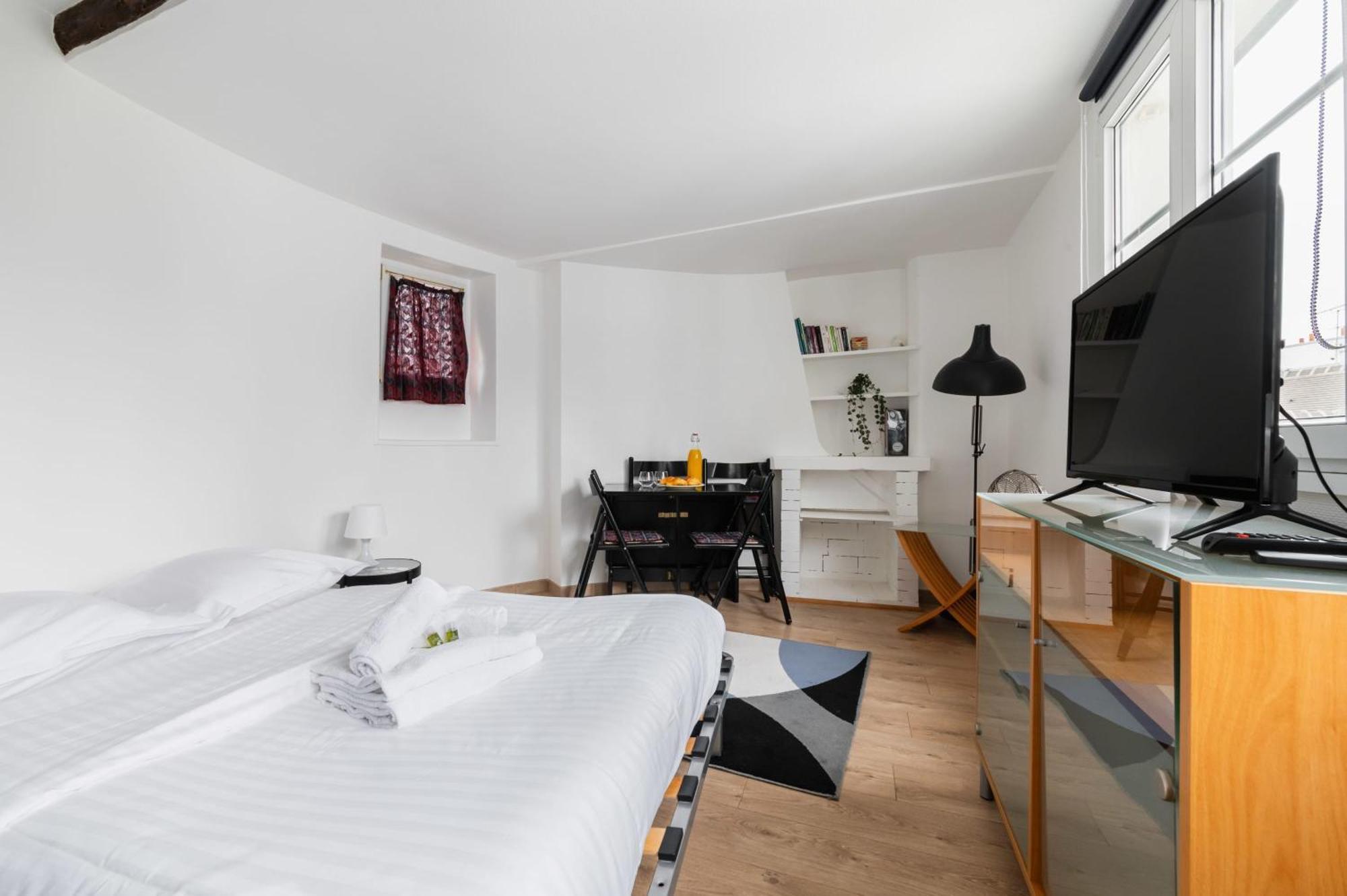 Agreable Studio Coeur De Paris - Paris 6 - 2P - Flat-Guest Bagian luar foto